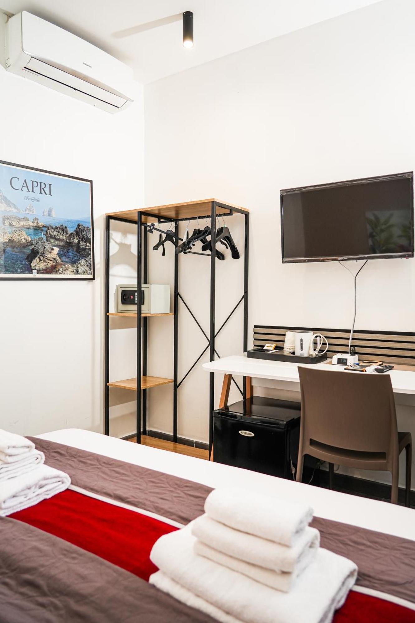 ホテル B＆B パラダイス ナポリ エクステリア 写真